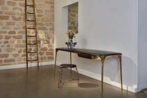 <a href=https://www.galeriegosserez.com/gosserez/artistes/loellmann-valentin.html>Valentin Loellmann </a> - Brass - Desk